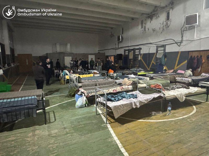 Протягом 50 днів без їжі та медичної допомоги. Лубінець повідомив про порушення у Ужгородському районному територіальному центрі комплектування.