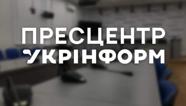 Розробка державної стратегії щодо захисту прав дітей та осіб, які перемістилися в межах країни.