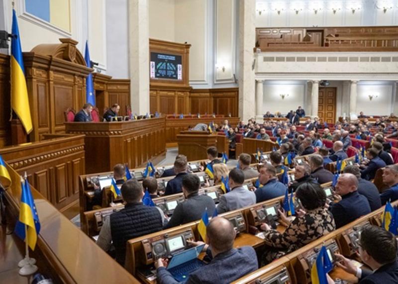 В Україні введуть кримінальну відповідальність за вивезення дітей за межі країни.