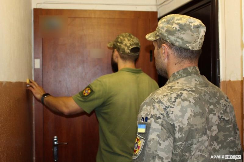 У Львівській області група чоловіків напала на працівника ТЦК, який нещодавно повернувся з фронту - деталі інциденту | Експрес онлайн