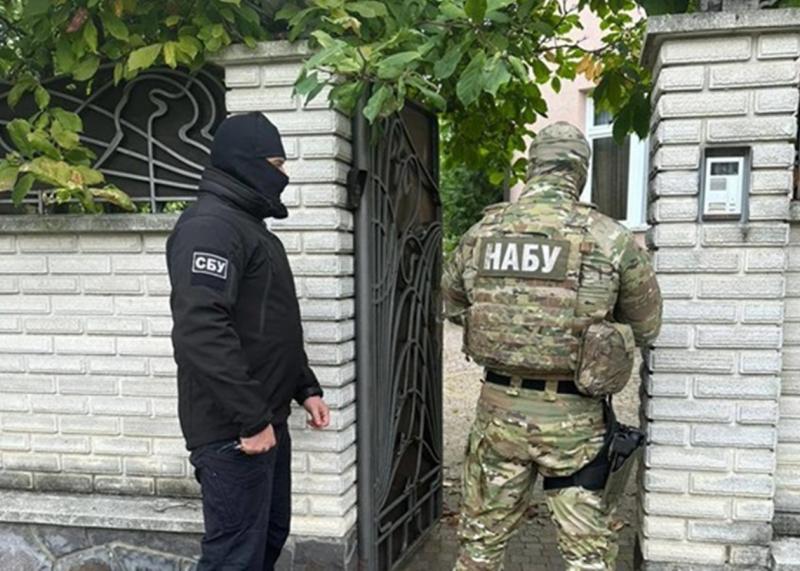 Асоціація юристів України висловила обвинувачення на адресу силових структур щодо незаконного тиску.