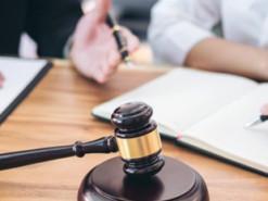 У Великій Британії адвокатку, що обманула суд, стверджуючи про 