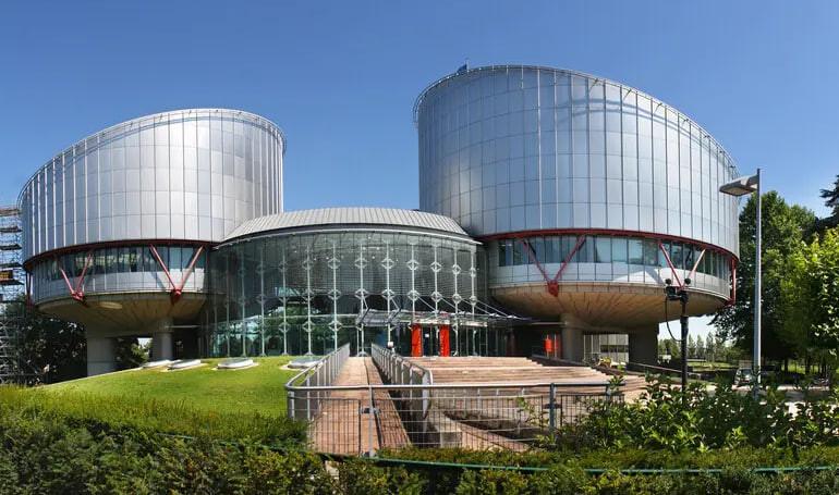 Несоответствующий Европейскому суду по правам человека в решениях Верховного суда и Большой палаты.