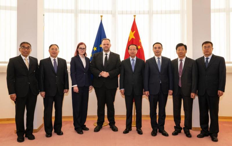 Перша зустріч між Європейським Союзом і Китаєм за останні сім років закінчилася конфліктом, що виник через питання НАТО та України.