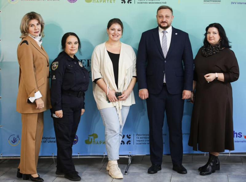 Сила в об'єднанні: у Житомирі ветерани, представники влади та правоохоронці відкрито обговорили проблеми реінтеграції.