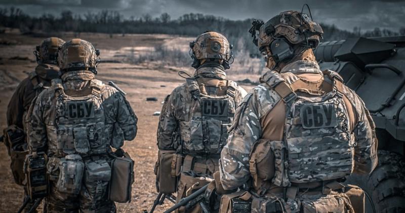 Вирізав букву Z на лобі полоненого: СБУ встановила особу російського солдата, якого підозрюють у тортурах.