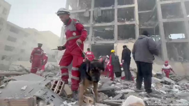 Іран: люди переживають труднощі як через бомбардування, так і під тиском режиму аятол.