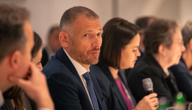 У Білорусі досі перебувають 1140 осіб, які були ув'язнені за політичними мотивами, повідомив Тихановський.