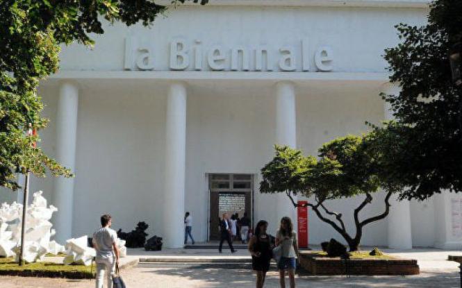 Журі Венеційської бієнале прийняло рішення виключити Росію та Ізраїль з конкурсу на основні нагороди.