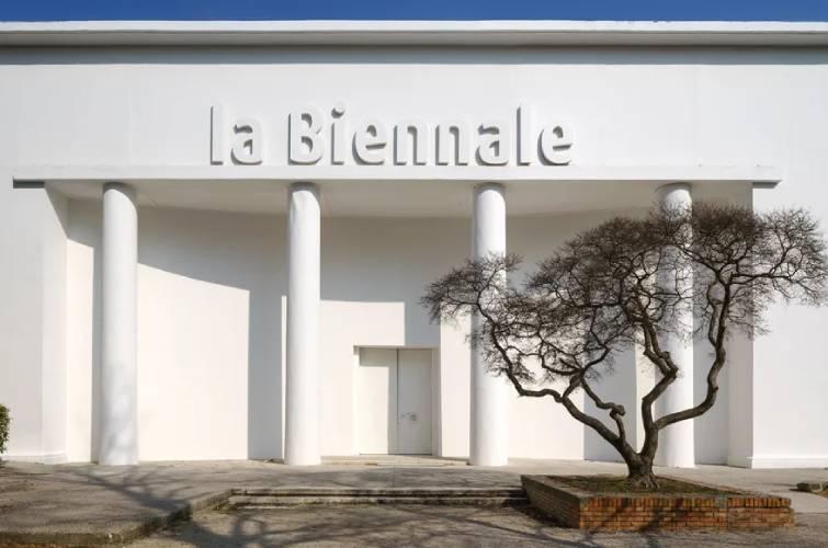 Журі Венеційської бієнале не прийматиме роботи з країн, лідери яких є об'єктами переслідування Міжнародного кримінального суду.