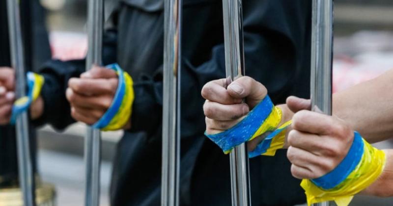 Європейський Союз і Україна вимагали від Росії терміново звільнити всіх цивільних осіб, які утримуються незаконно, а також повернути депортованих дітей.